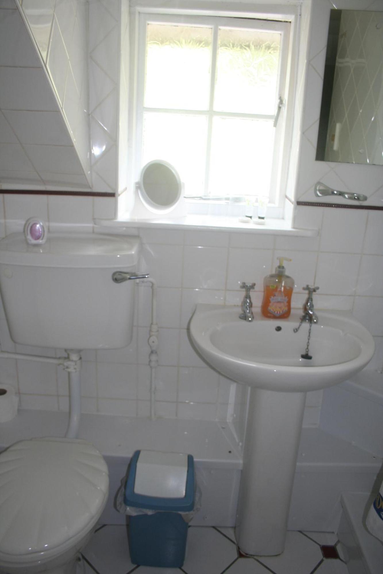 Coynant Farm Guesthouse - Farm Park Stay Swansea Room photo