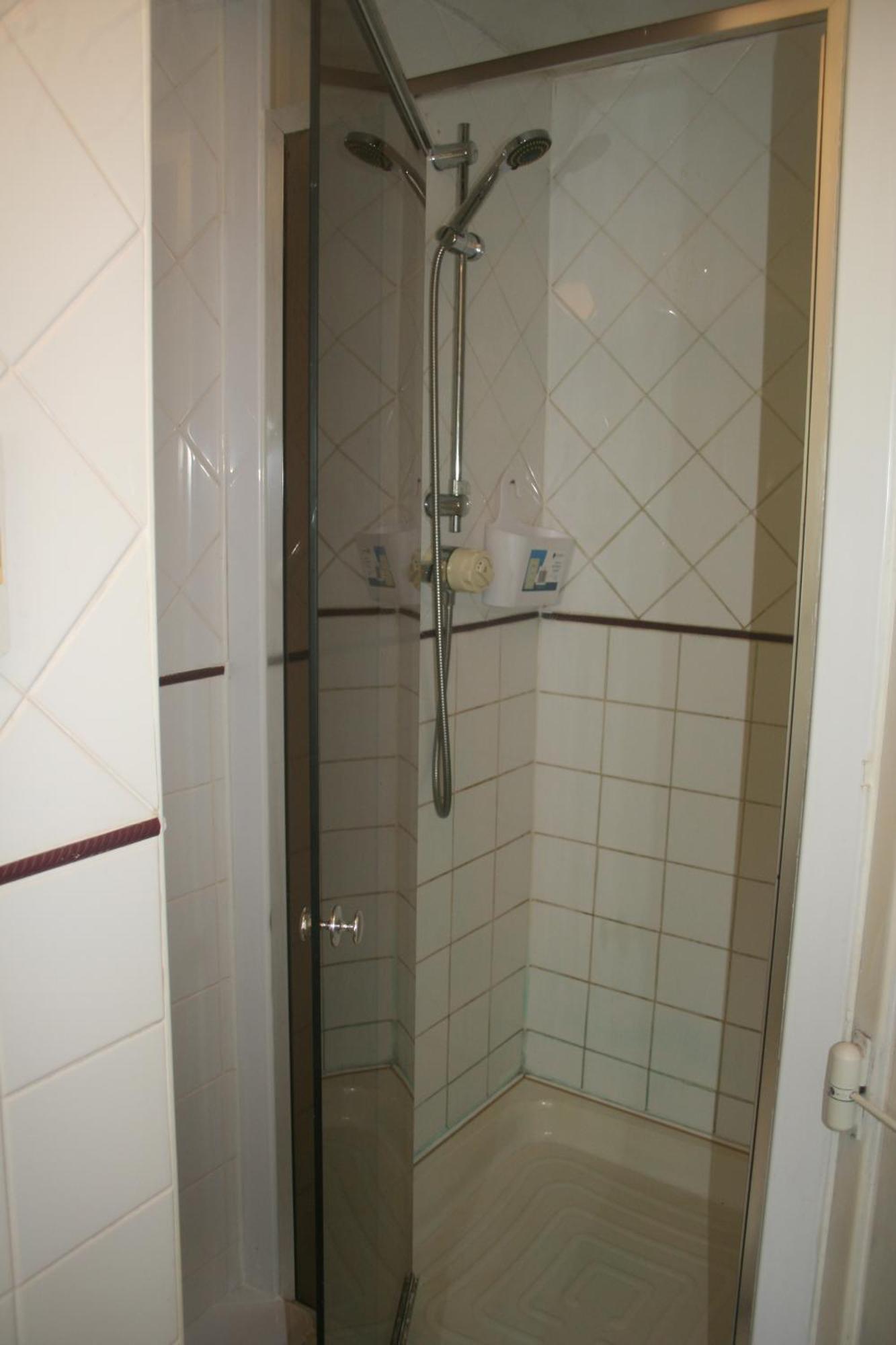 Coynant Farm Guesthouse - Farm Park Stay Swansea Room photo