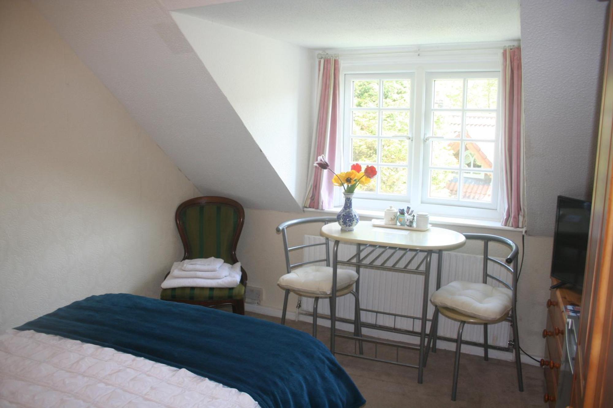 Coynant Farm Guesthouse - Farm Park Stay Swansea Room photo