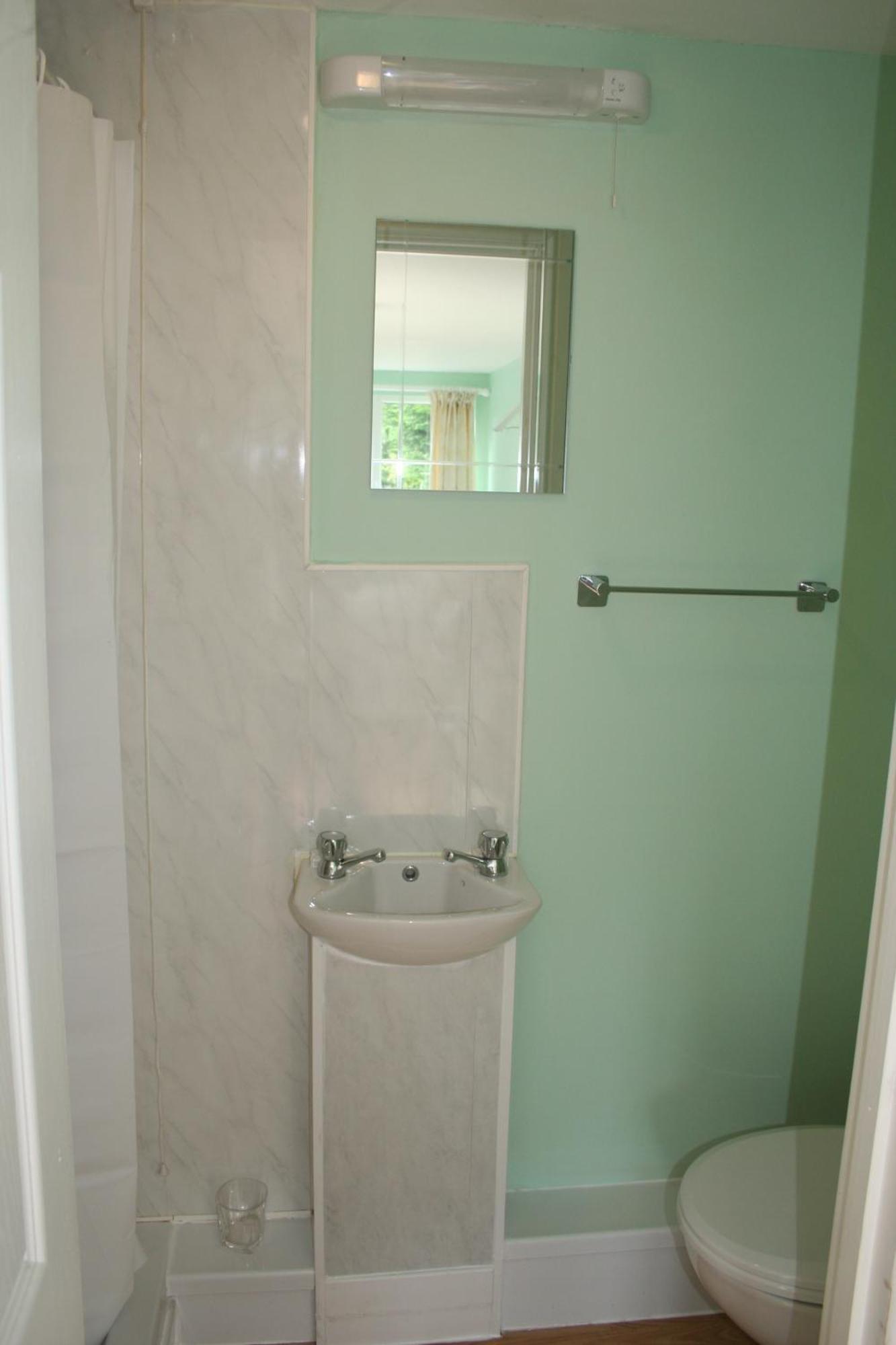 Coynant Farm Guesthouse - Farm Park Stay Swansea Room photo