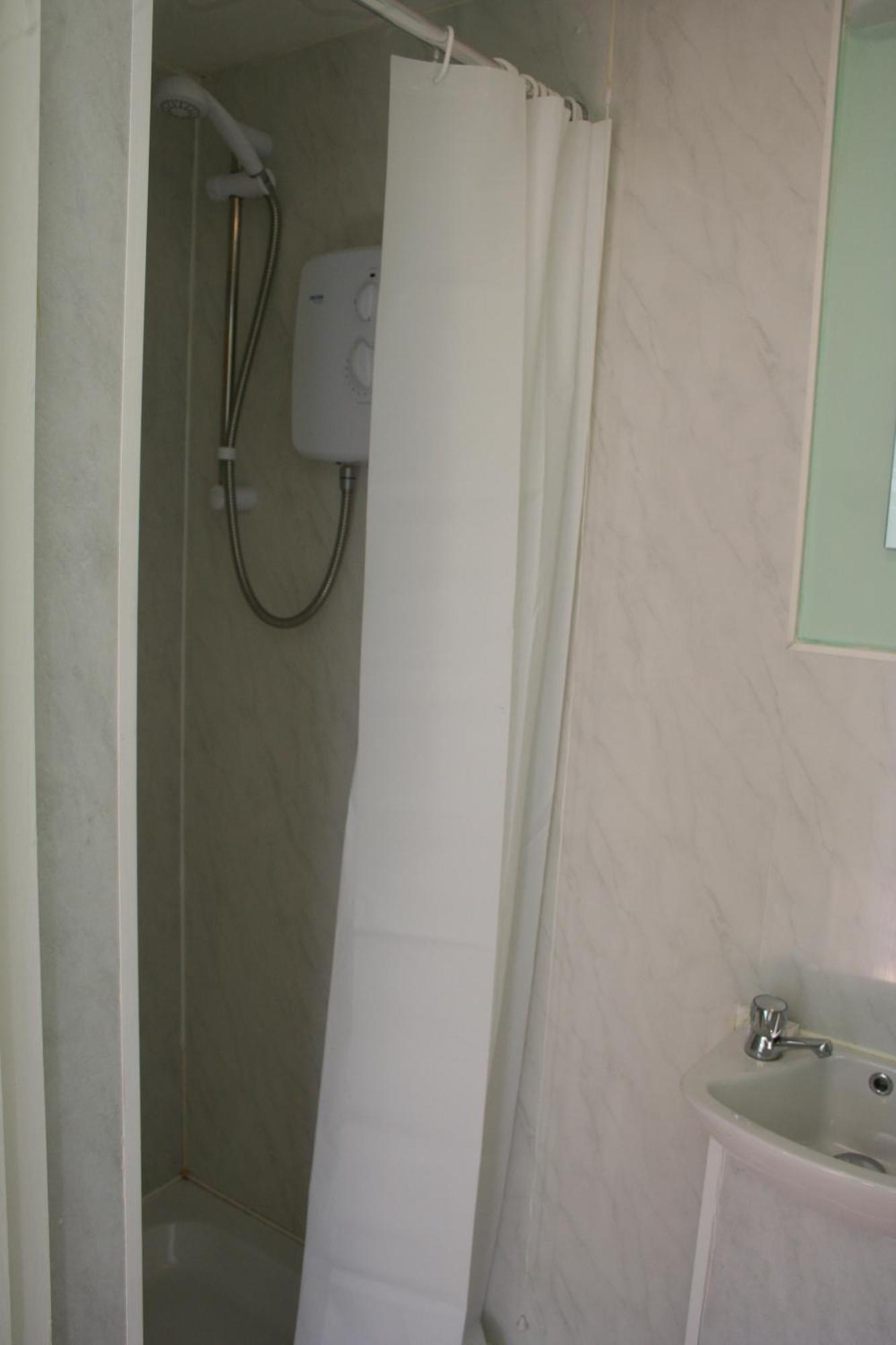 Coynant Farm Guesthouse - Farm Park Stay Swansea Room photo