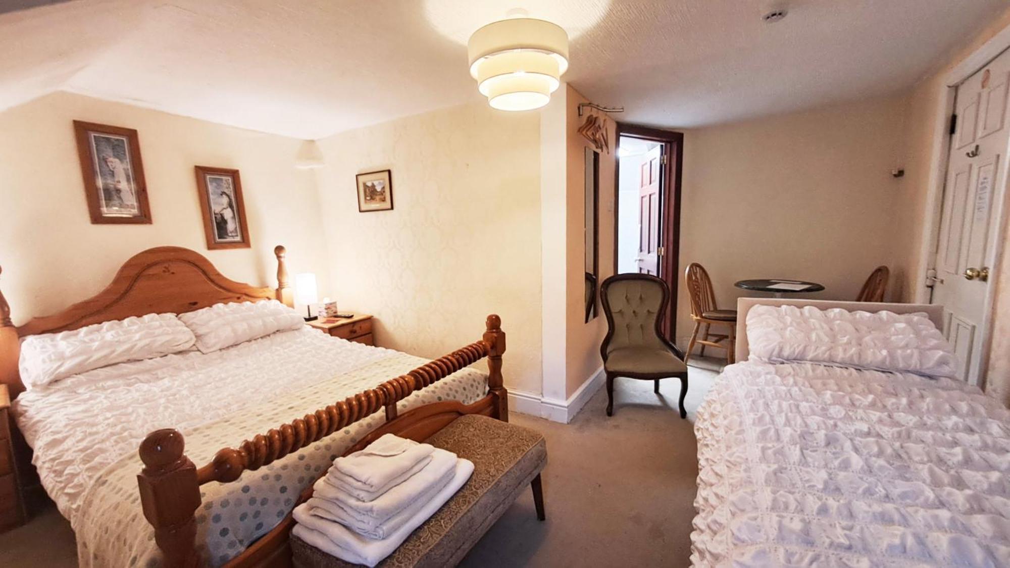 Coynant Farm Guesthouse - Farm Park Stay Swansea Exterior photo